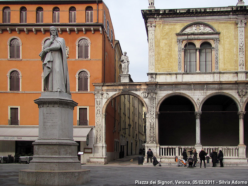 Di chiese e di fiume - Piazza dei Signori.