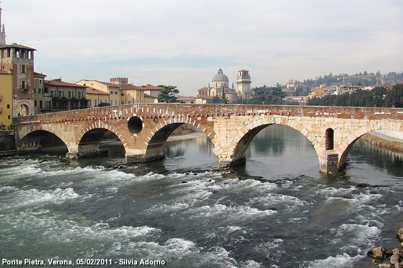 Di chiese e di fiume - Adige e Ponte della Pietra.