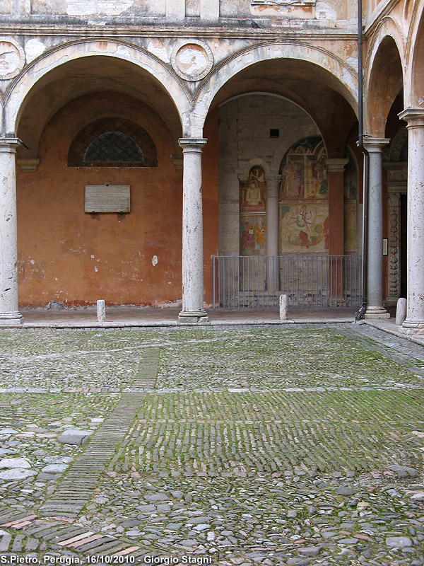 Perugia - Chiostro di S. Pietro.