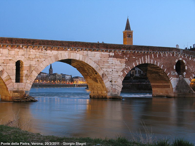 Di chiese e di fiume - Adige e Ponte della Pietra.