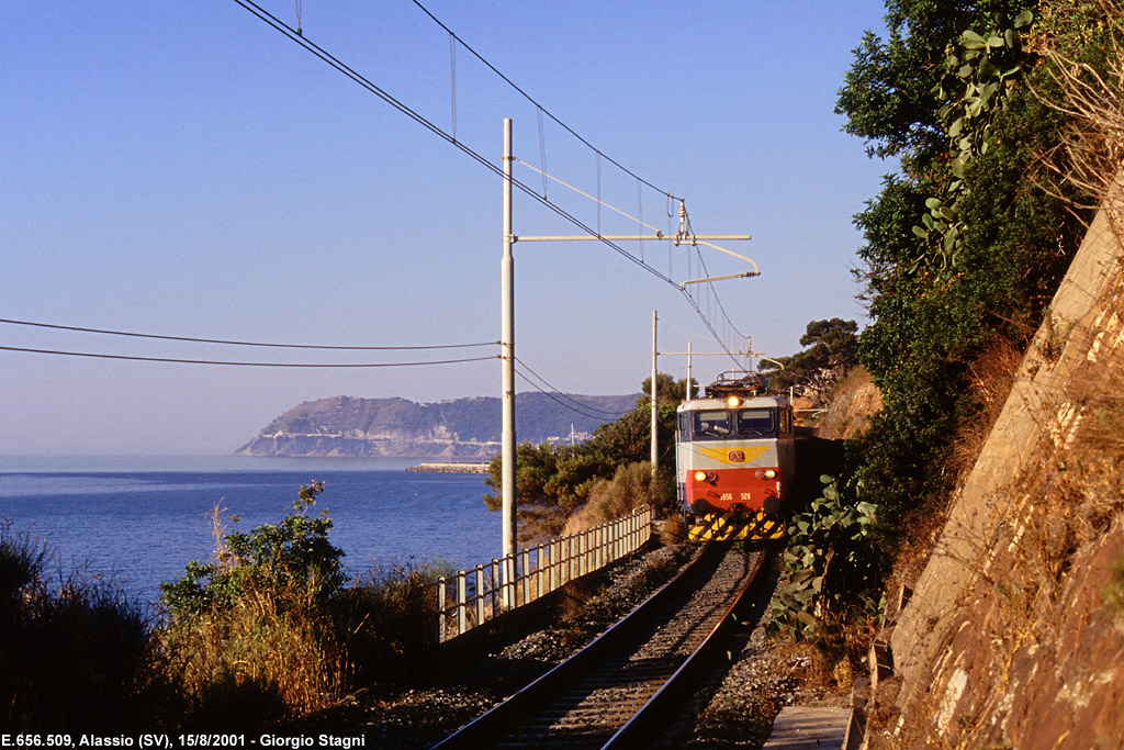 La Riviera verso il terzo millennio, intorno alla galleria infinita - Albenga.