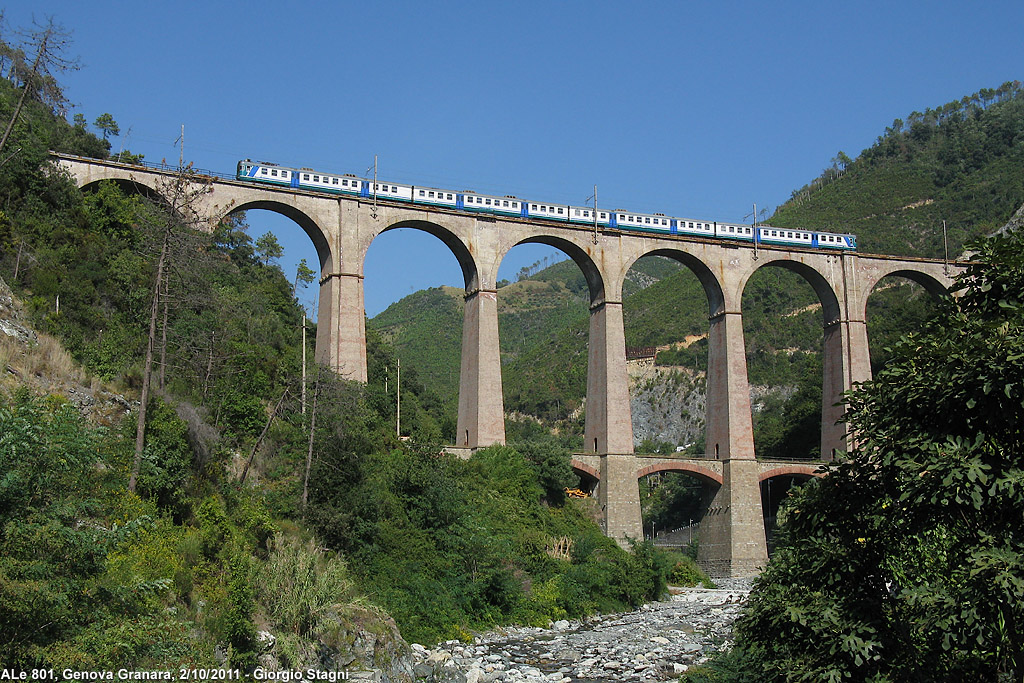 La terra e la ferrovia - Genova Granara.