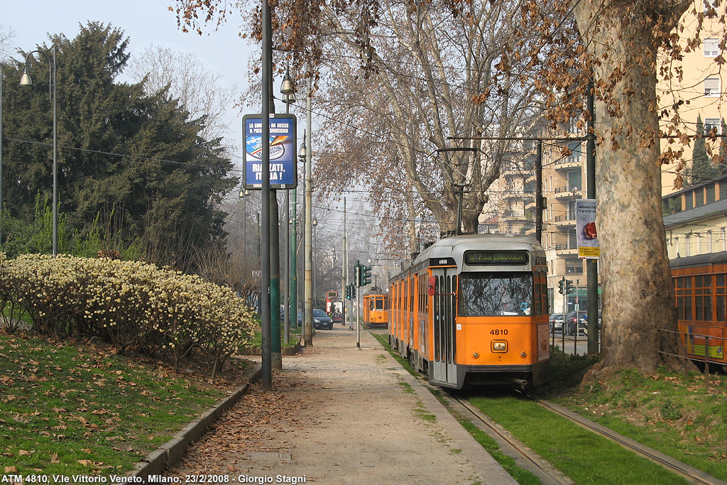 Tram a Milano - V.le V. Veneto.