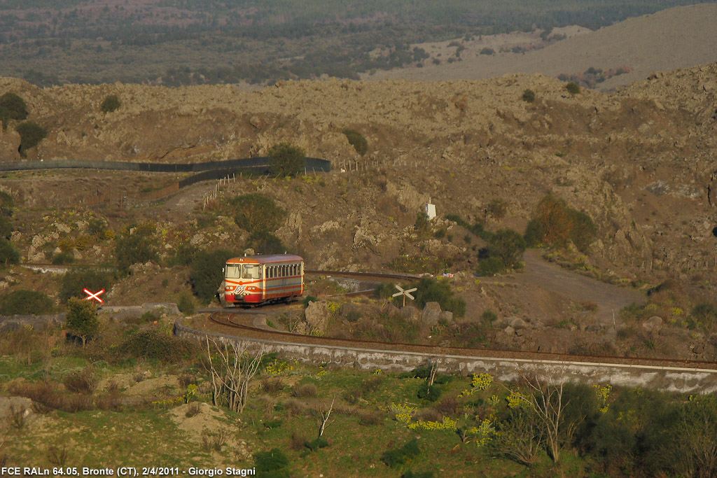 Intorno al vulcano - Bronte (le <i>sciare</i>).