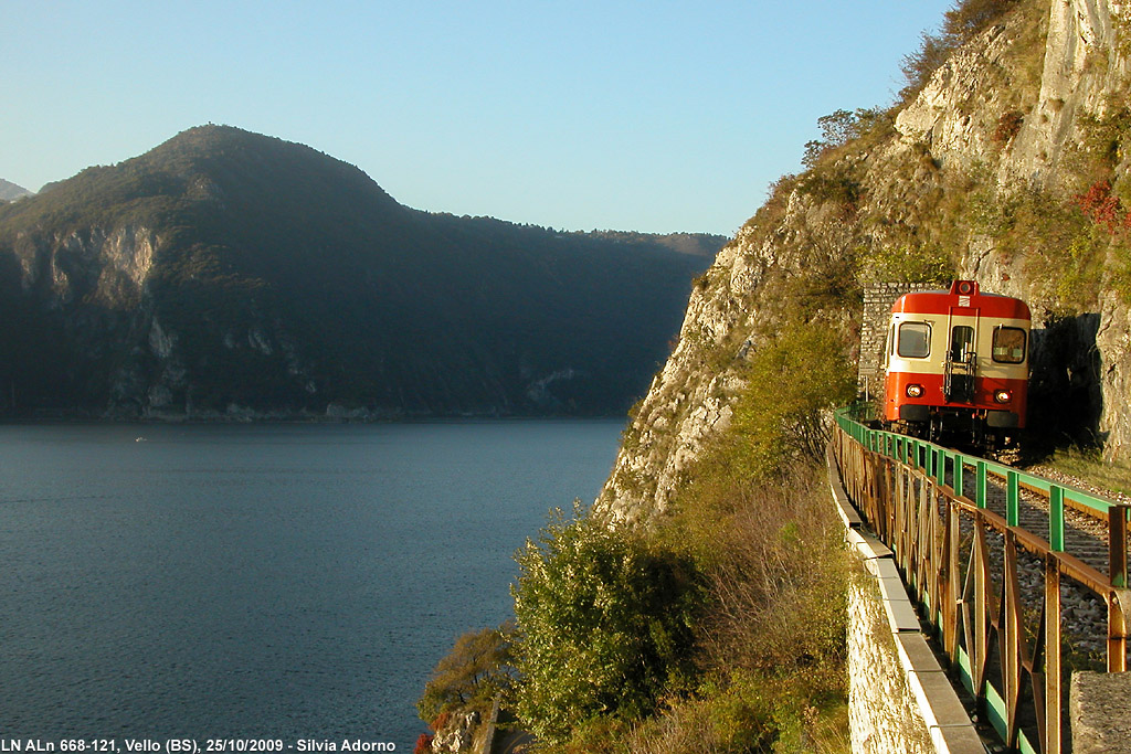 Di treno e di lago. - Vello.