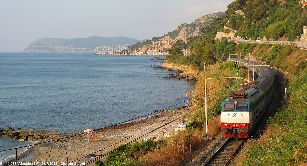 Estate 2012 - Di alba e di Intercity - Alassio.