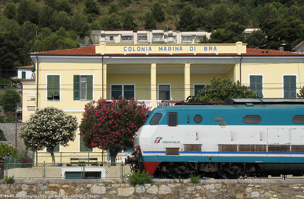 Estate 2012 - Di alba e di Intercity - Laigueglia.