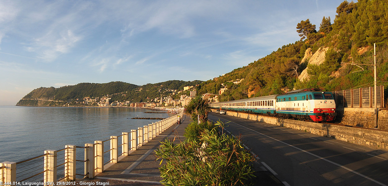 Estate 2012 - Di alba e di Intercity - Laigueglia.