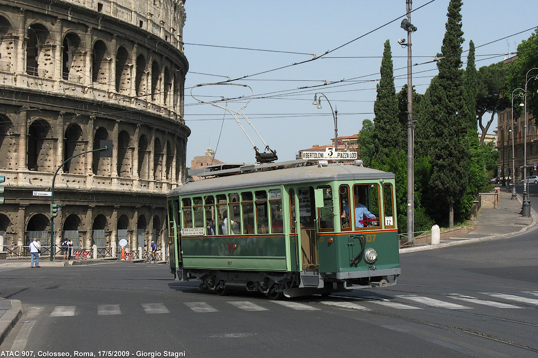 I tram storici e il Museo di Porta S.Paolo - Colosseo.