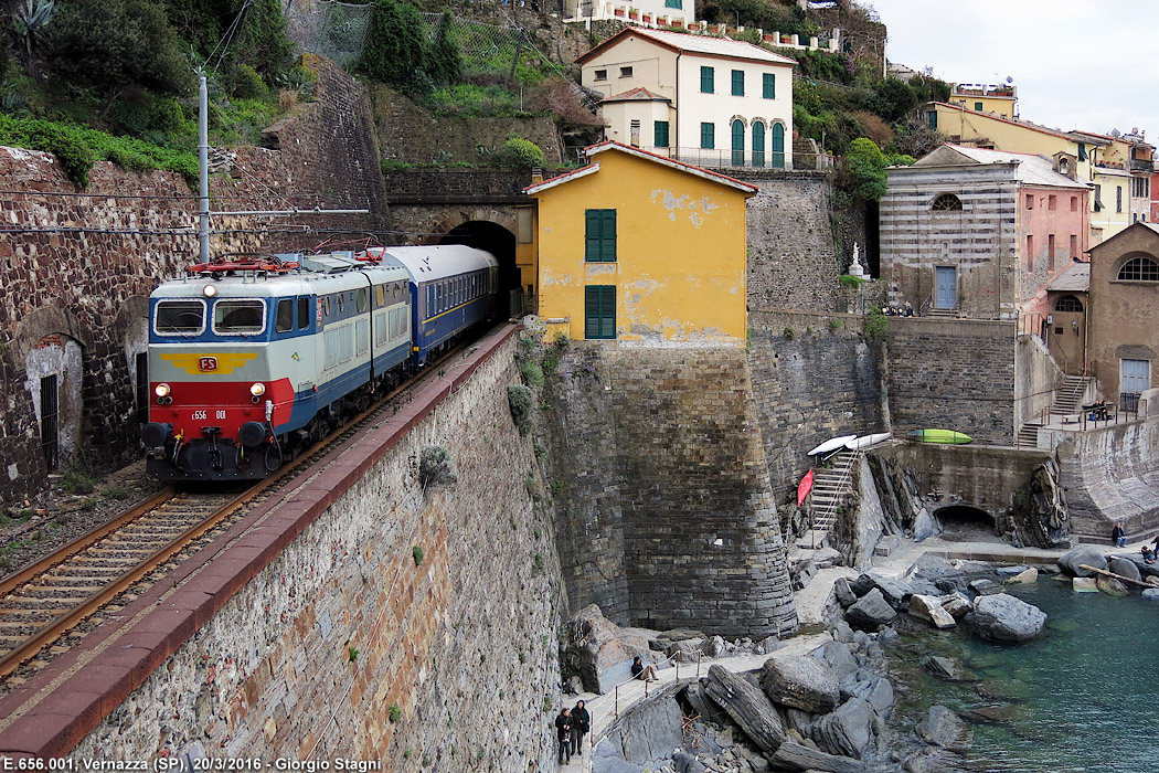 Cinque Terre Historical - Vernazza.