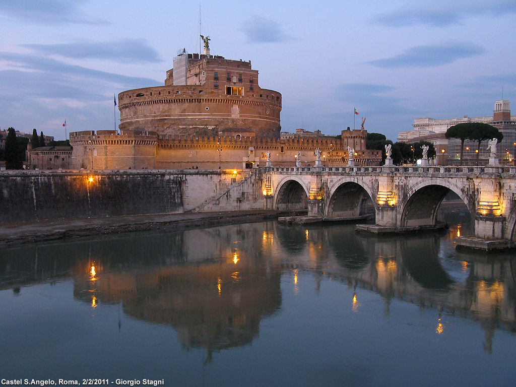 Lungo il Tevere - Castel S.Angelo.