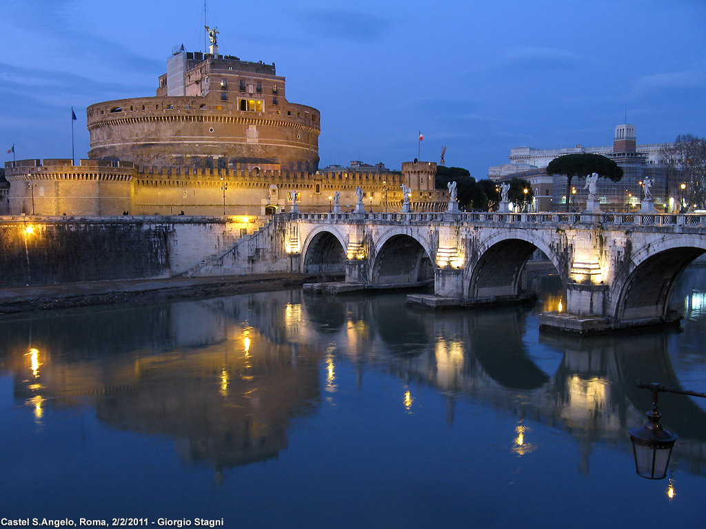 Lungo il Tevere - Castel S.Angelo.