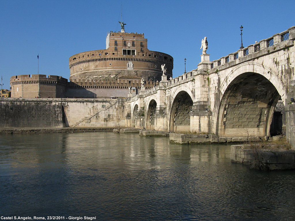 Lungo il Tevere - Ponte S.Angelo.