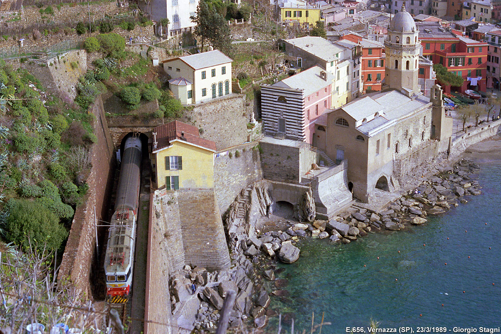 LINEA DI COSTA</b> - Il Levante e le Cinque Terre - Vernazza