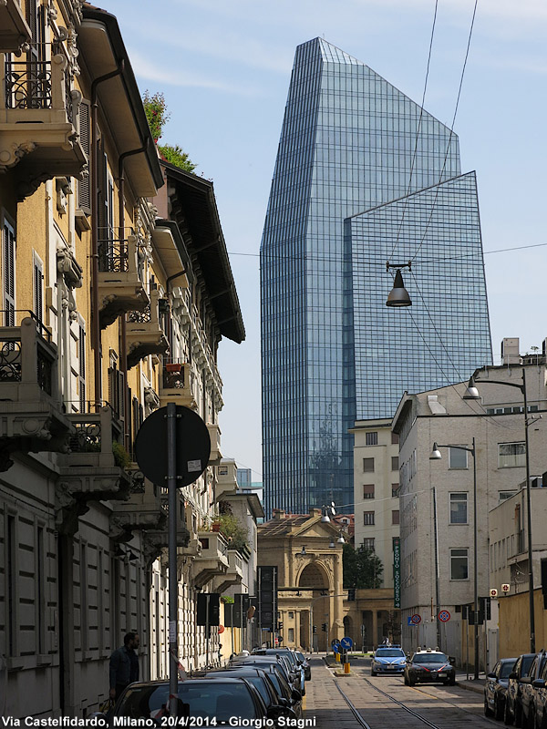 Milano, il cemento nuovo - Via Castelfidardo.