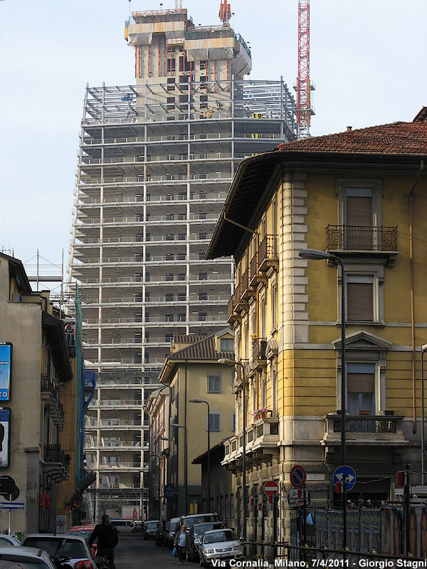 Milano, il cemento nuovo - Via Cornalia.