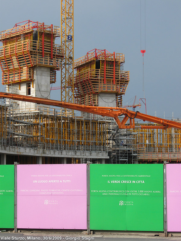 Milano, il cemento nuovo - Grattacieli di Porta Nuova.