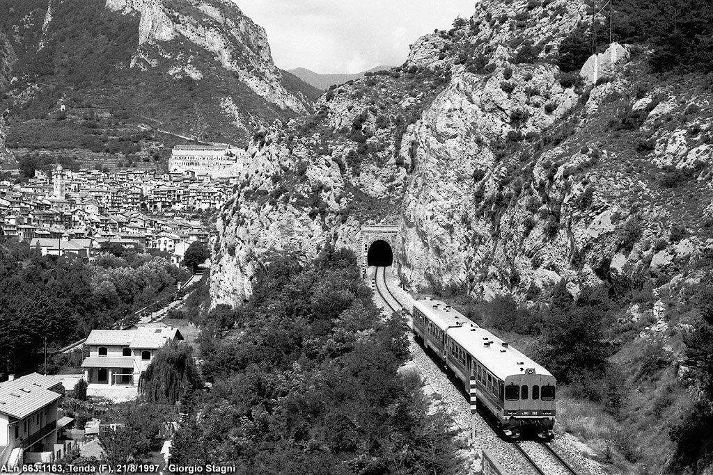 Viaggiare in automotrice - Tenda