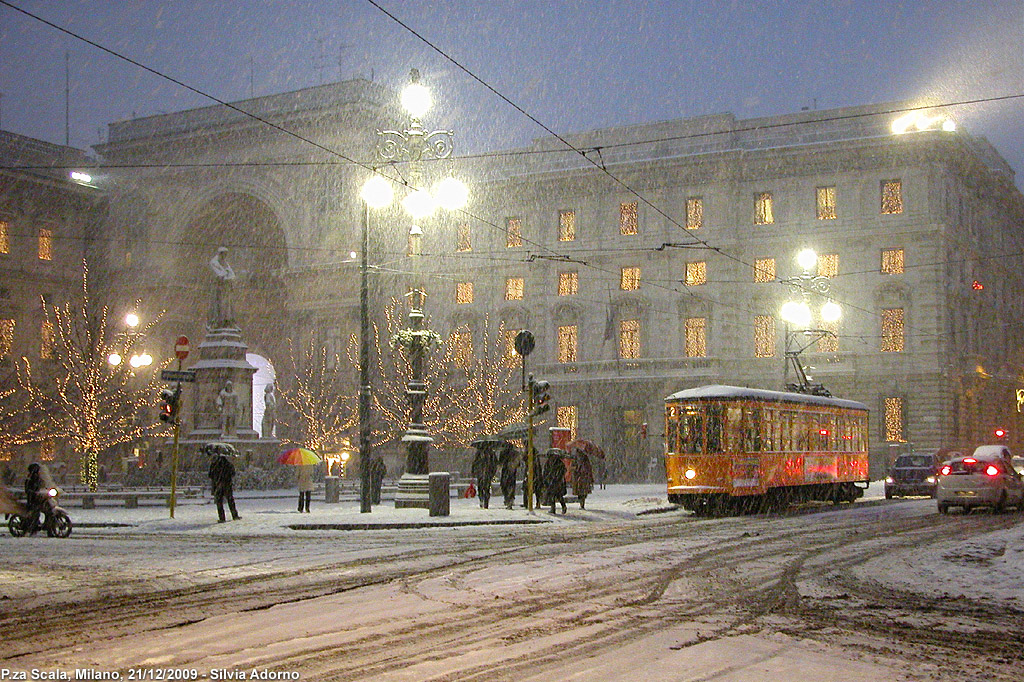 Neve sulla città - Piazza Scala.