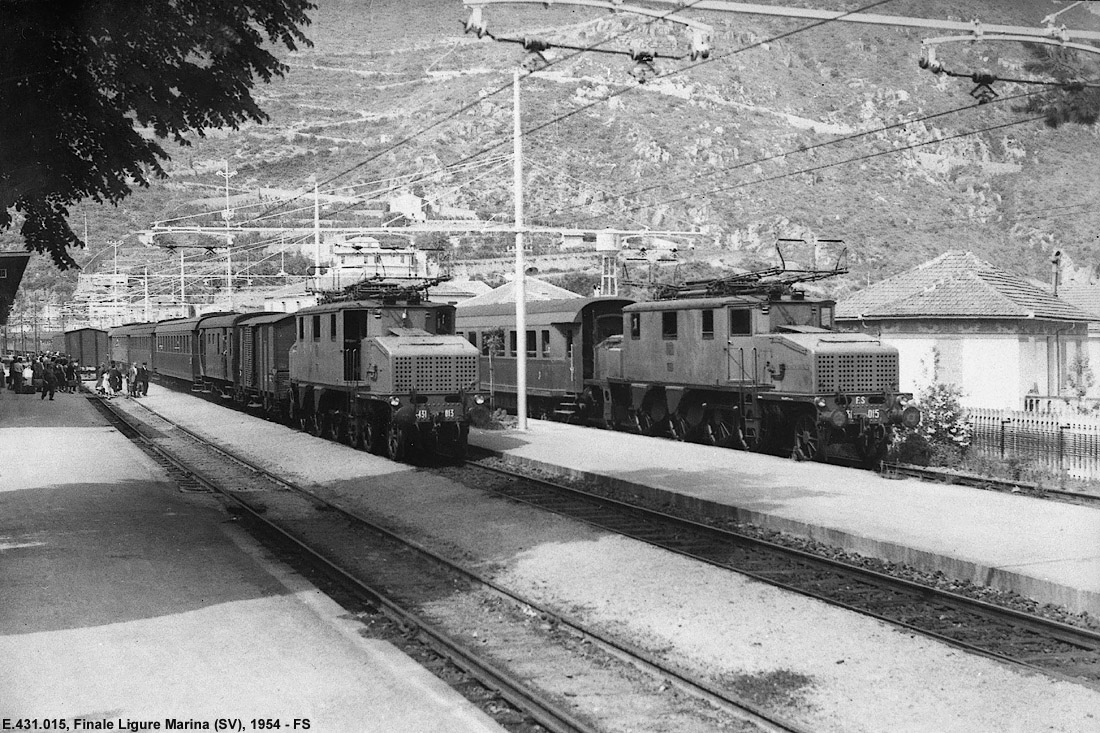 Il treno fotografico del 1954 - Finale Ligure.