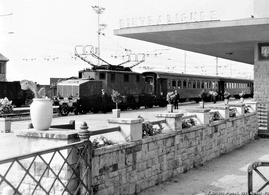 Il treno fotografico del 1954 - Pietra Ligure.