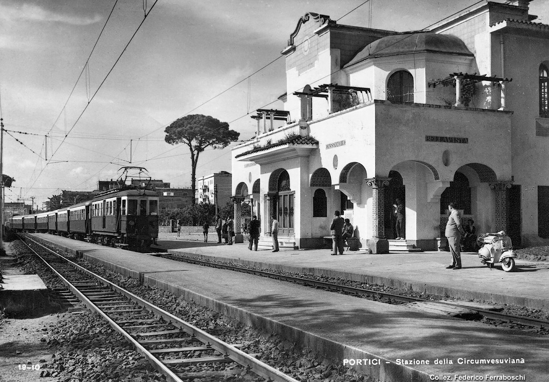 Elettromotrici in cartolina - Portici.