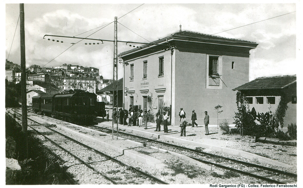 Locomotive in cartolina - Rodi Garganico (FG).