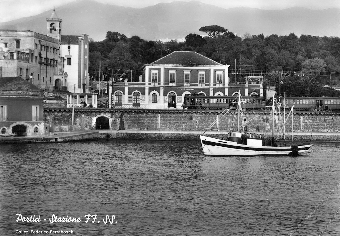 Elettromotrici in cartolina - Portici FS.