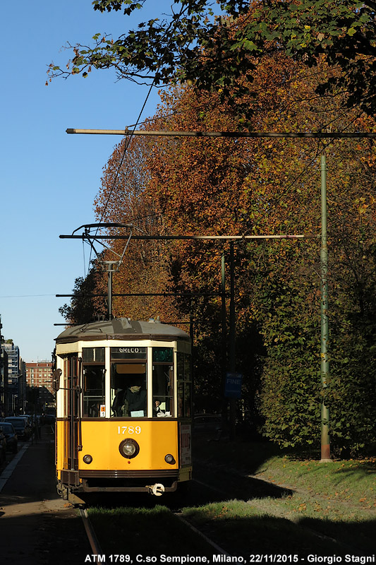 I colori dell'autunno in tram - Corso Sempione.