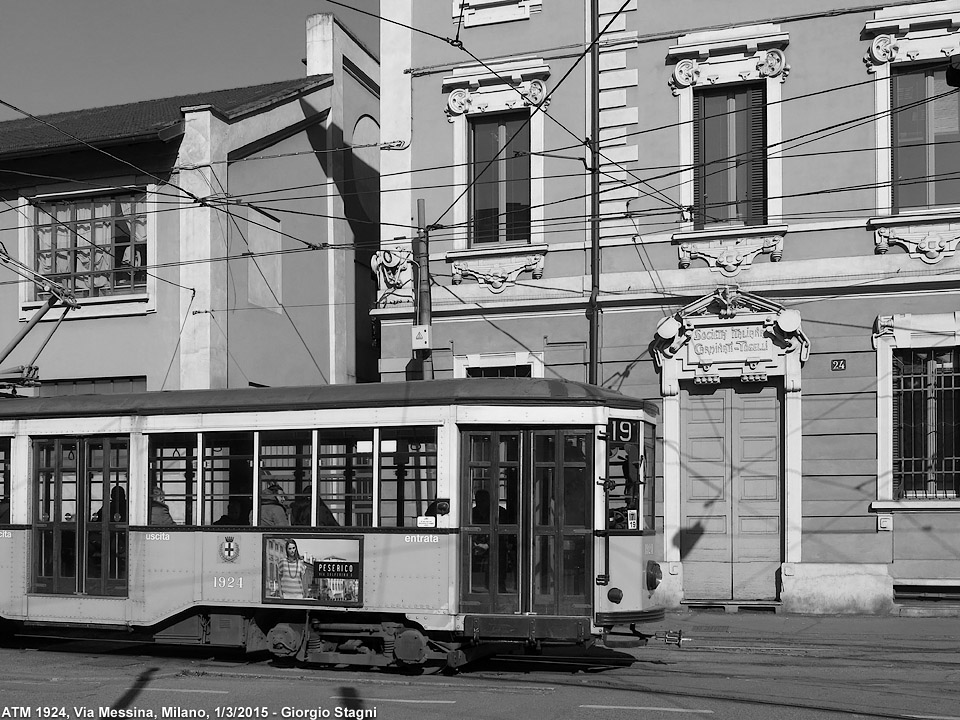 Tram in bianco e nero - Via Messina.