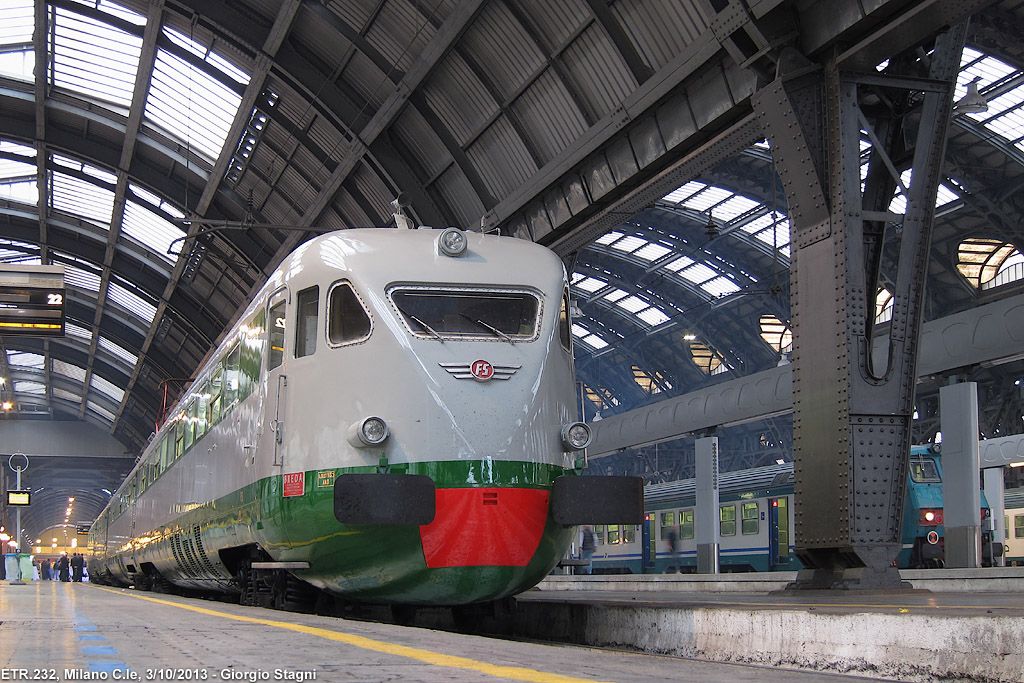 Elettrotreni a Milano Centrale (2013) - ETR.220.