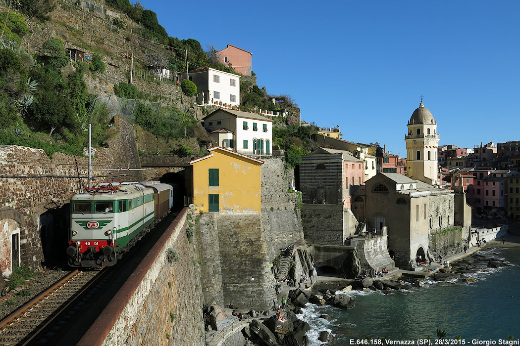 Cinque Terre Historical - Vernazza