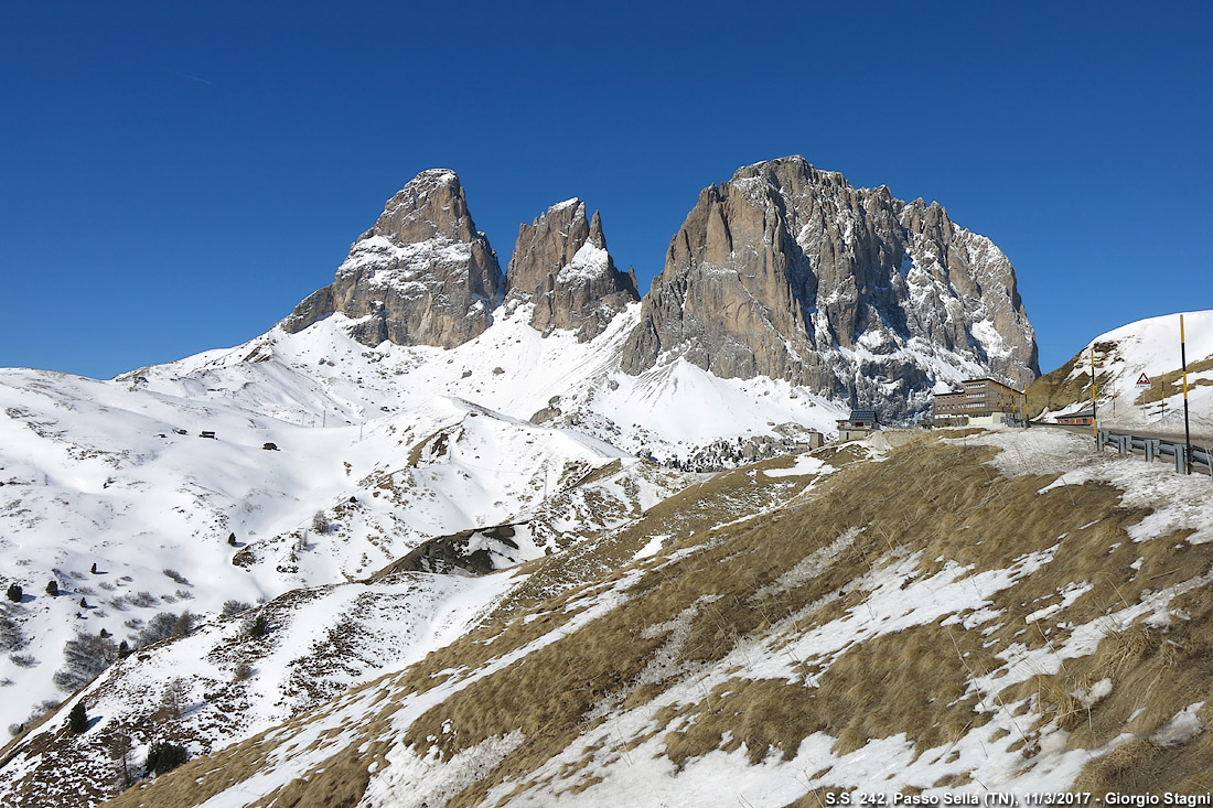 Intorno al passo Sella - Passo Sella.