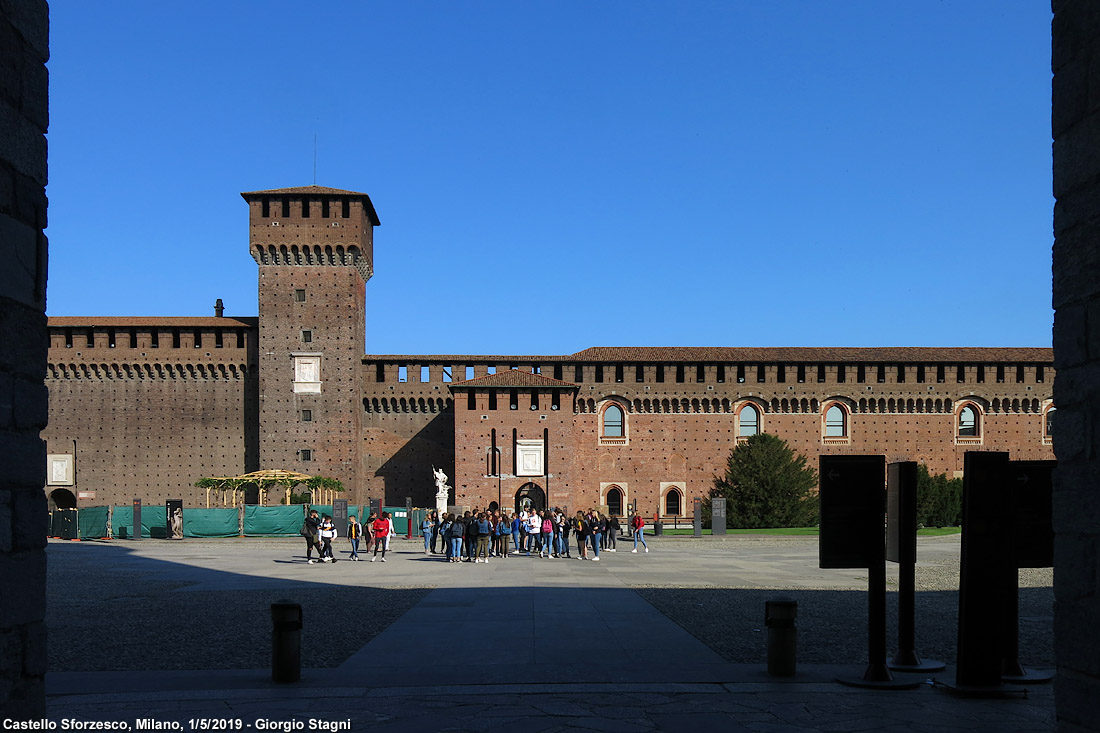 Primo maggio a Milano - Castello Sforzesco.