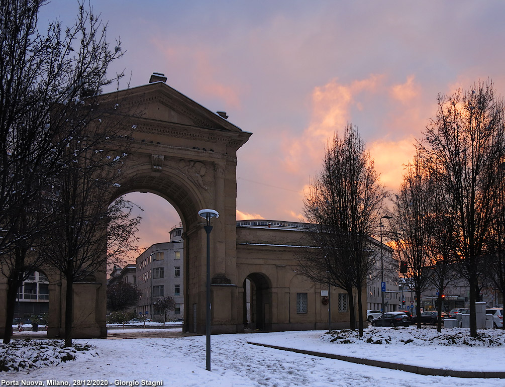 Dicembre 2020 in bianco e giallo - Porta Nuova.