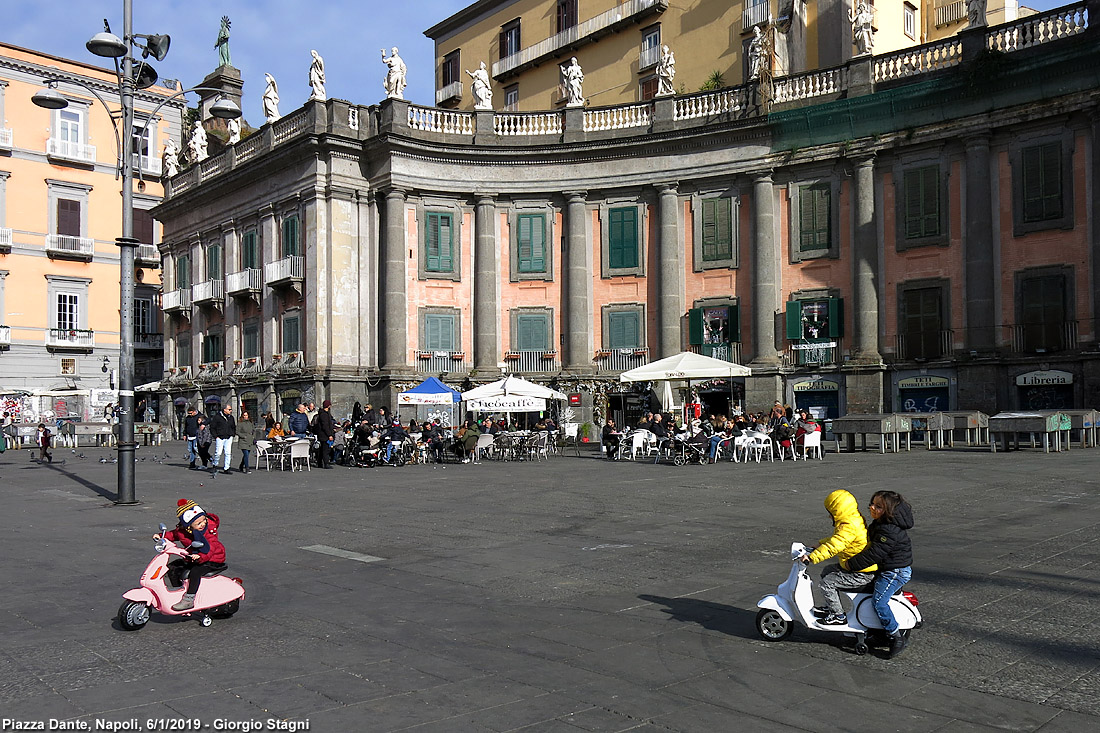 Napoli - P.za Dante.