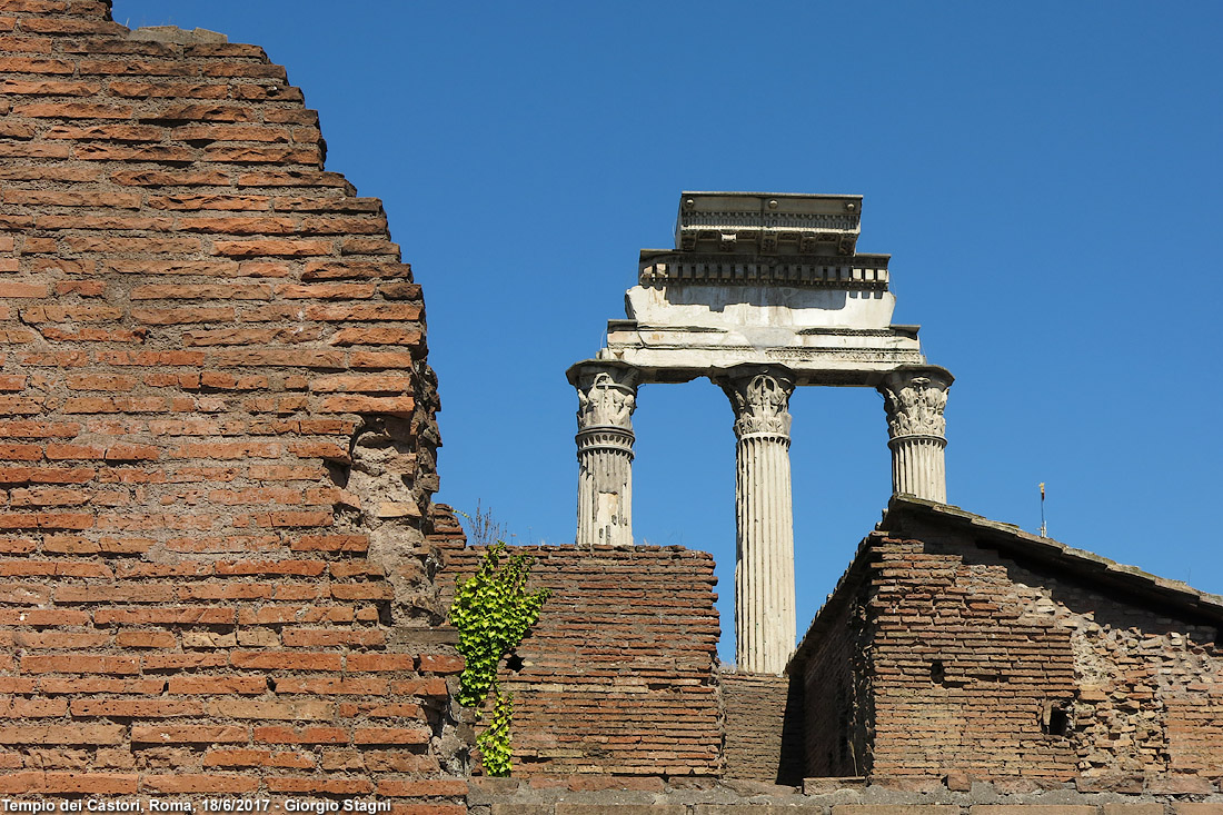 Roma nell'estate - Tempio dei Castori.