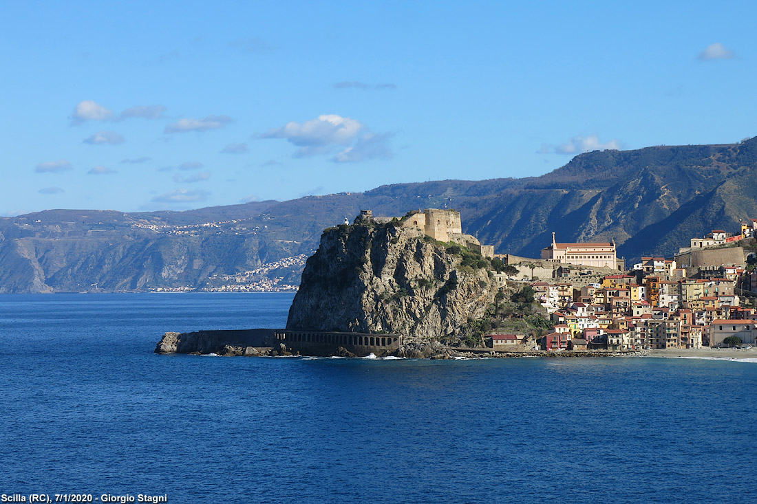 Attraverso lo Stretto - Scilla.