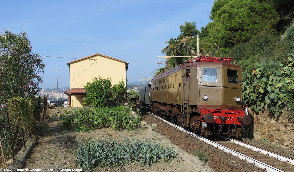 E.428.202 in Riviera - Imperia Oneglia.