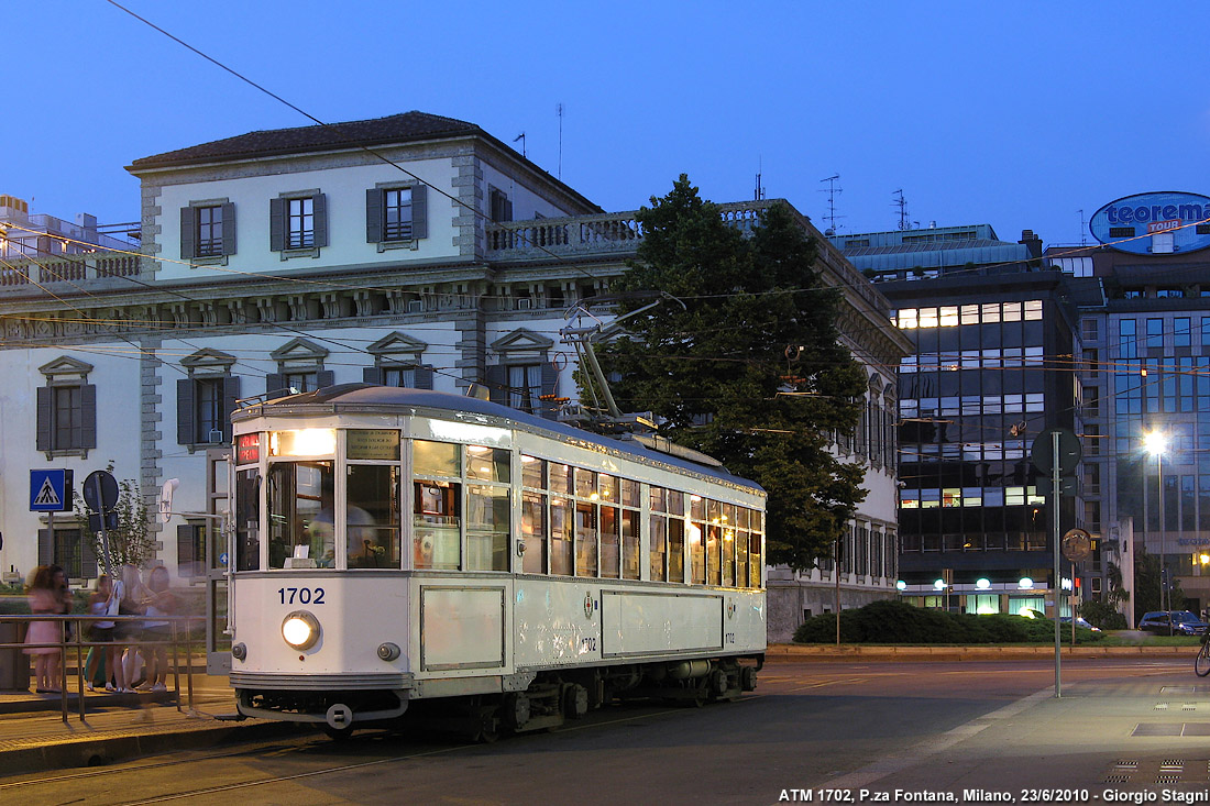 Il Tram Bianco 1702 - P.za Fontana.