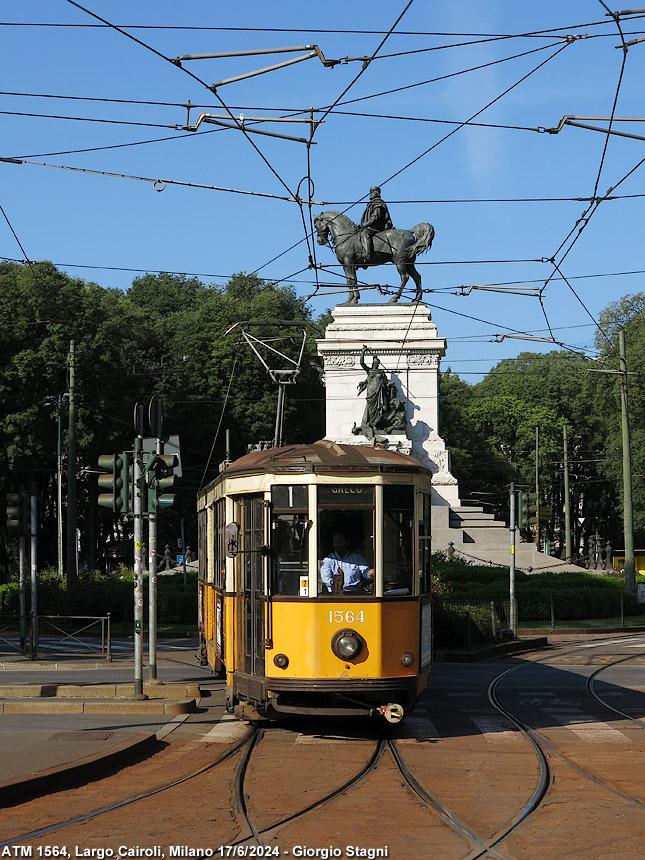 Tram  - Largo Cairoli.