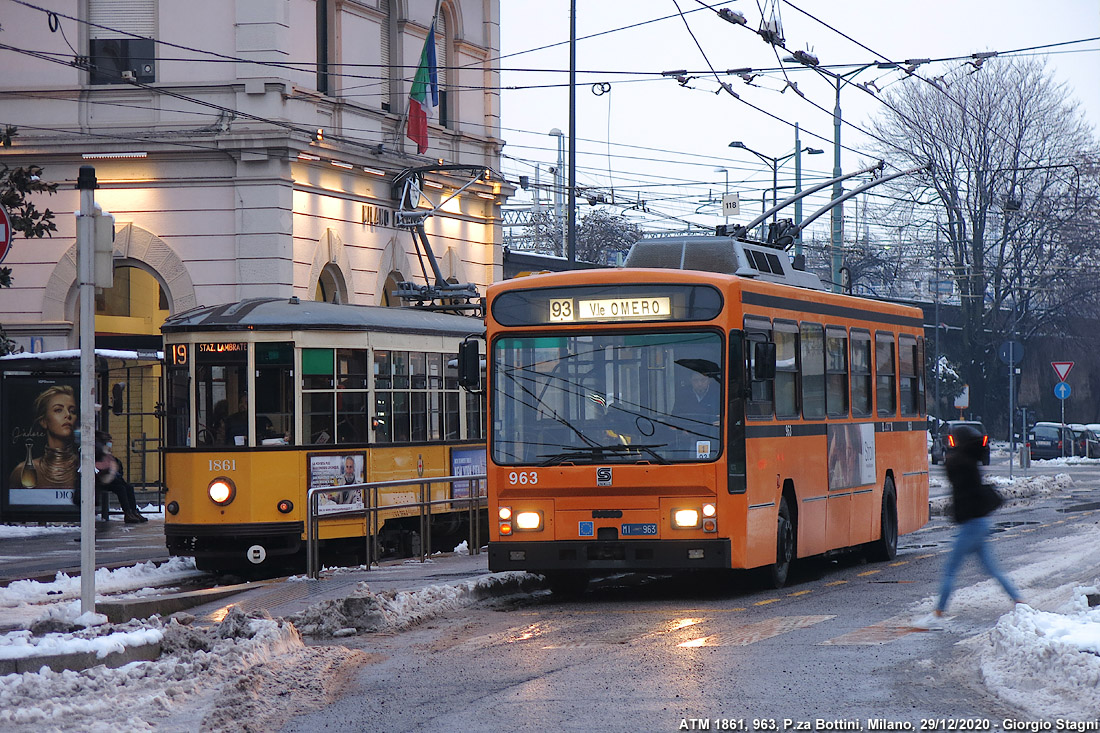 Dicembre 2020 in bianco e giallo - Lambrate.