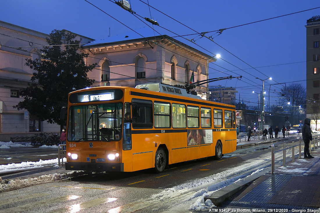 Dicembre 2020 in bianco e giallo - Lambrate.