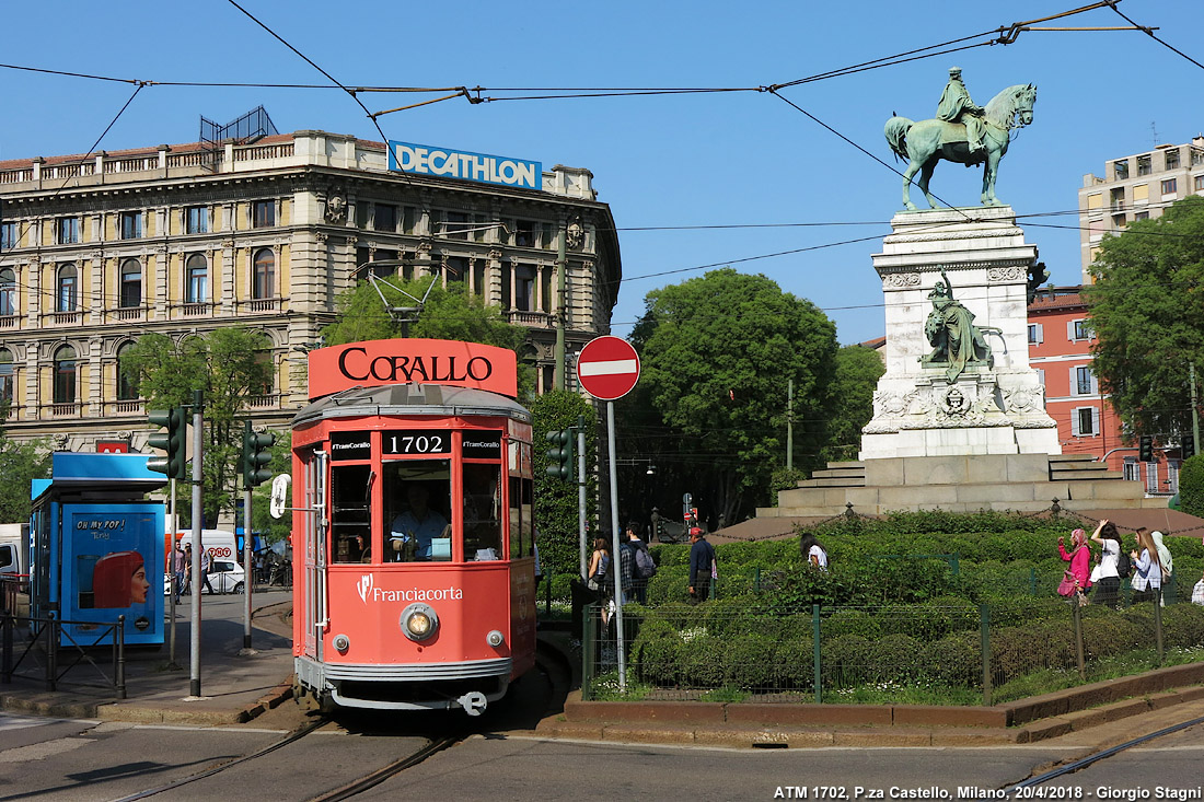 Design Week & Tram Corallo - Largo Cairoli.