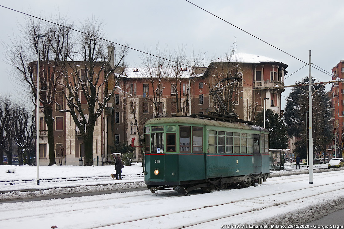 Dicembre 2020 in bianco e giallo - Bicocca.