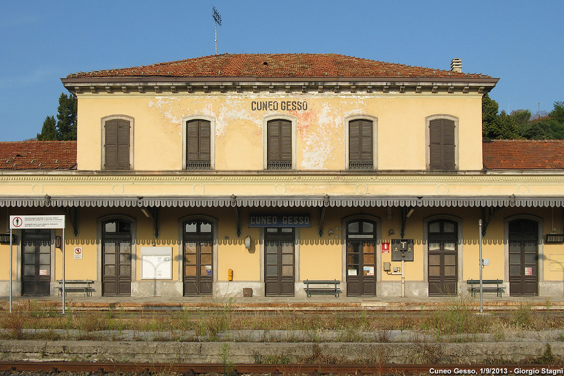 Singolarit architettoniche in stazione - Cuneo Gesso.