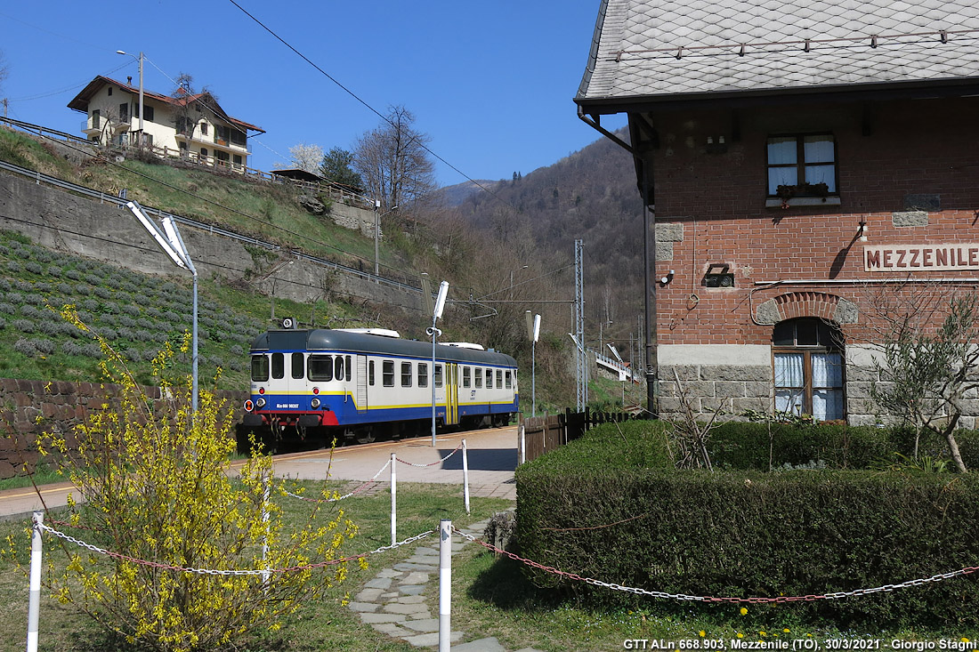 Valli di Lanzo a primavera - Mezzenile.