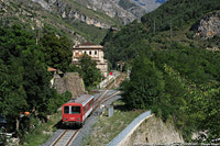 L'automotrice in stazione - S.Dalmazzo di Tenda.