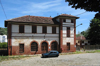 Singolarità architettoniche in stazione - Montiglio-Murisengo.