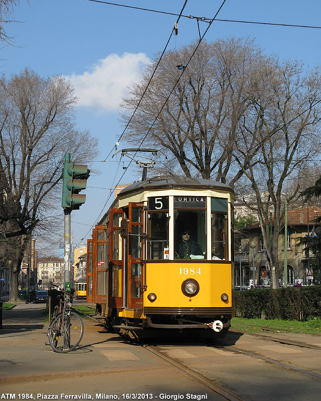 Tram a Milano - Piazza Ferravilla.